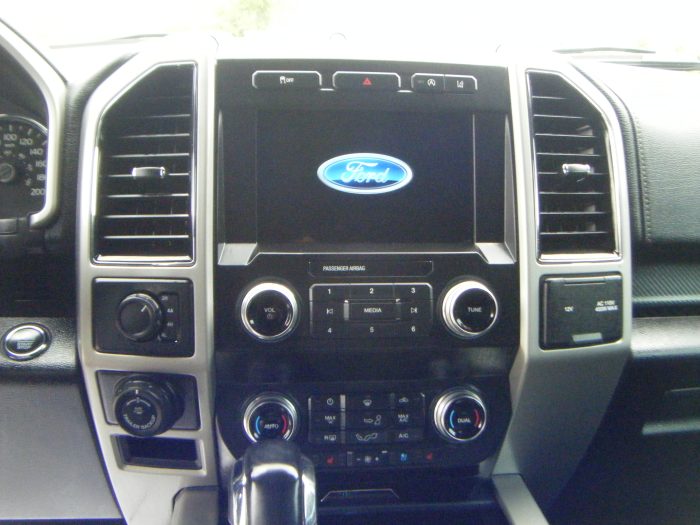 2020 Ford F150 Lariat 4WD - Image 10
