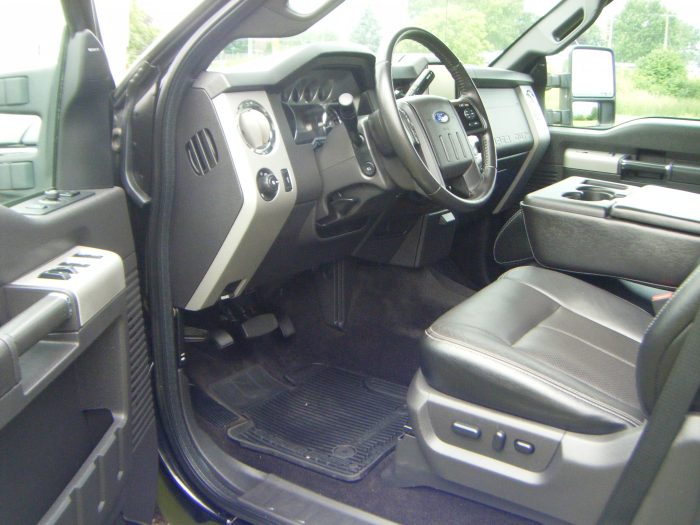 2015 Ford F-250 Lariat Super Duty 4x4 - Image 11