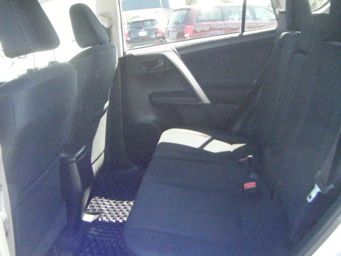 2015 Toyota Rav4 LE - Image 12